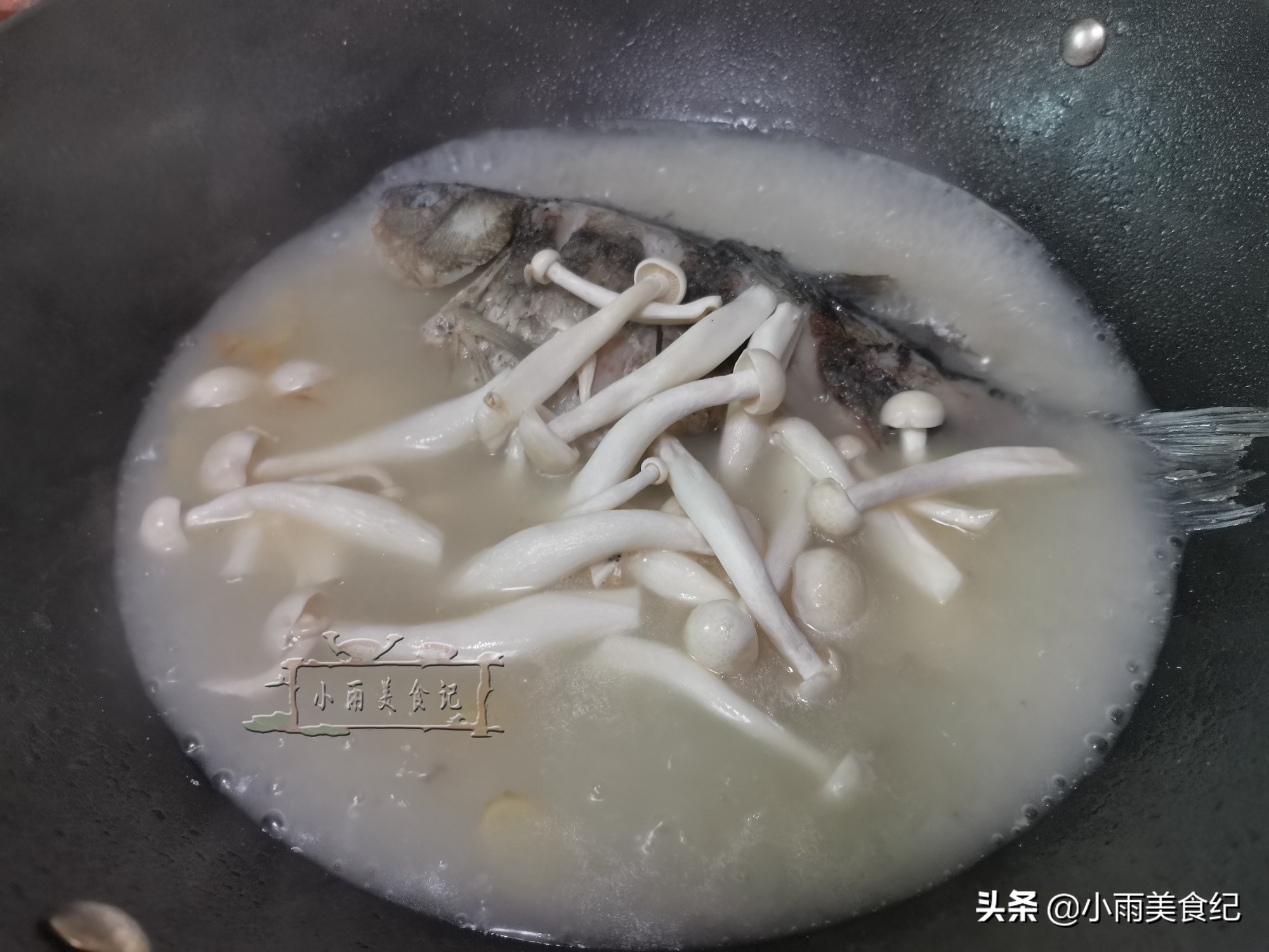 熬鱼汤的做法才又白又鲜,煮鱼汤不用煎的做法