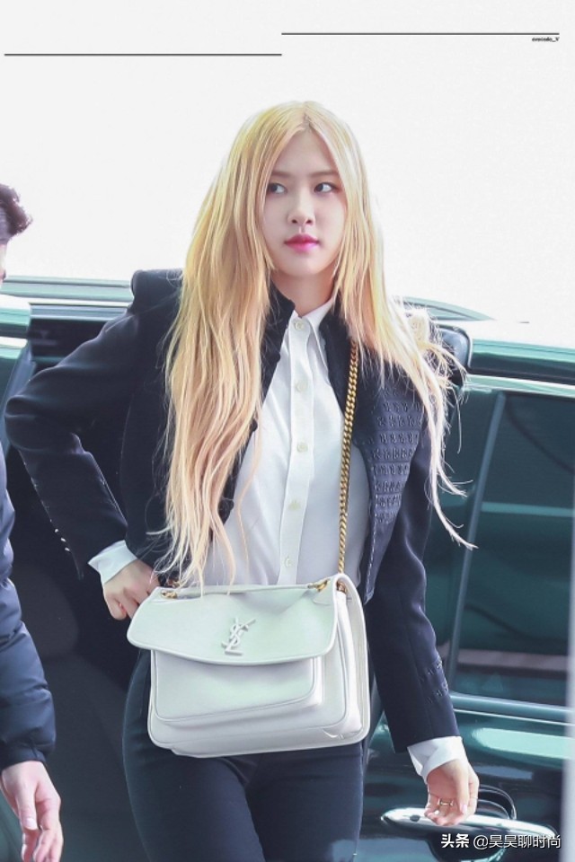 金发西装朴彩英,朴彩英金发白衣图