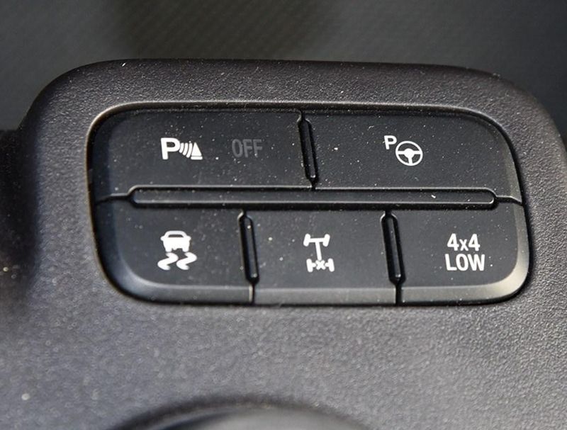 真正的越野车和suv有什么区别,硬派越野车和城市suv怎么选择