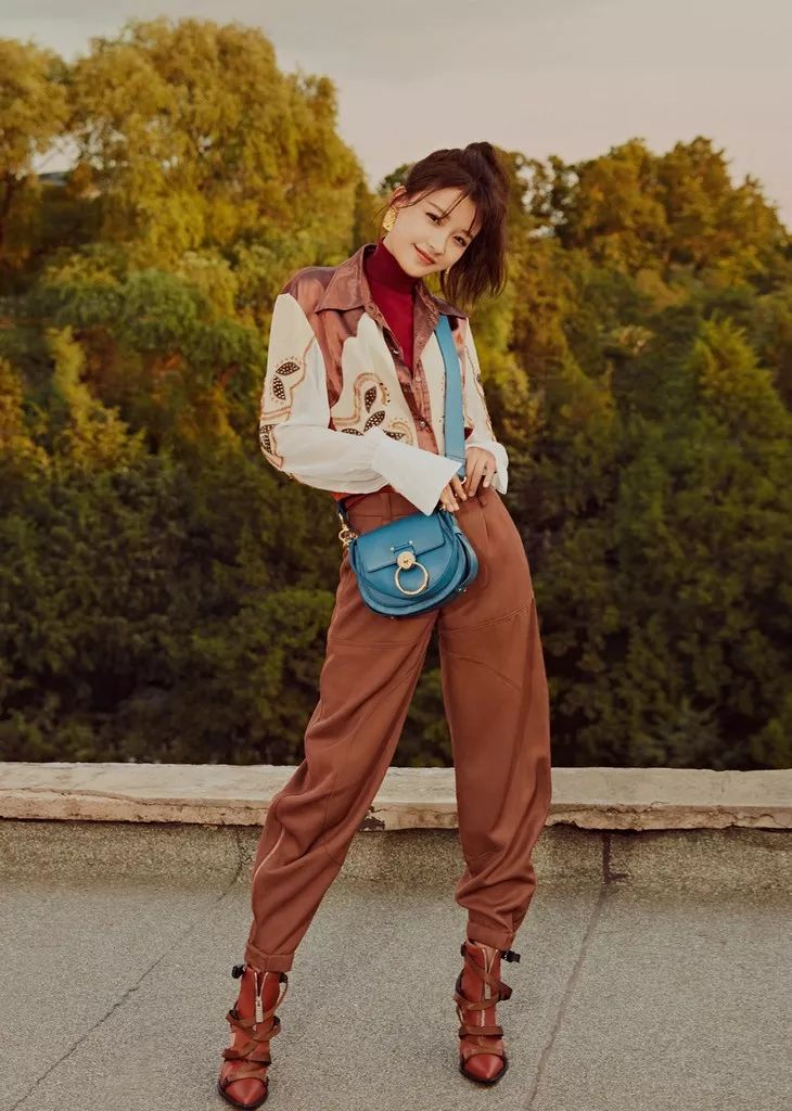 当代女生包包一般多少钱,女子买名牌包完整版