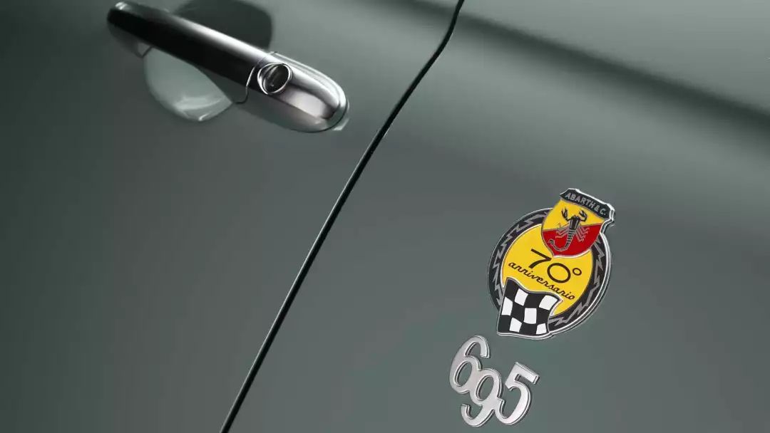 与F0同级别，1.4T的发动机，菲亚特Abarth695可不能小看