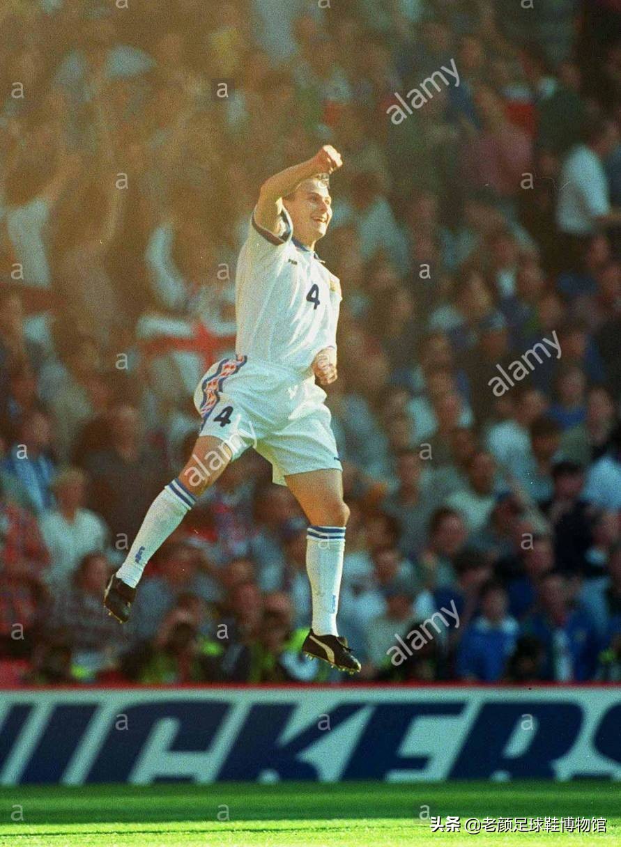 捷克铁人前锋出道，踢中场成名，欧锦赛上跑不死的边翼卫加盟蓝鹰