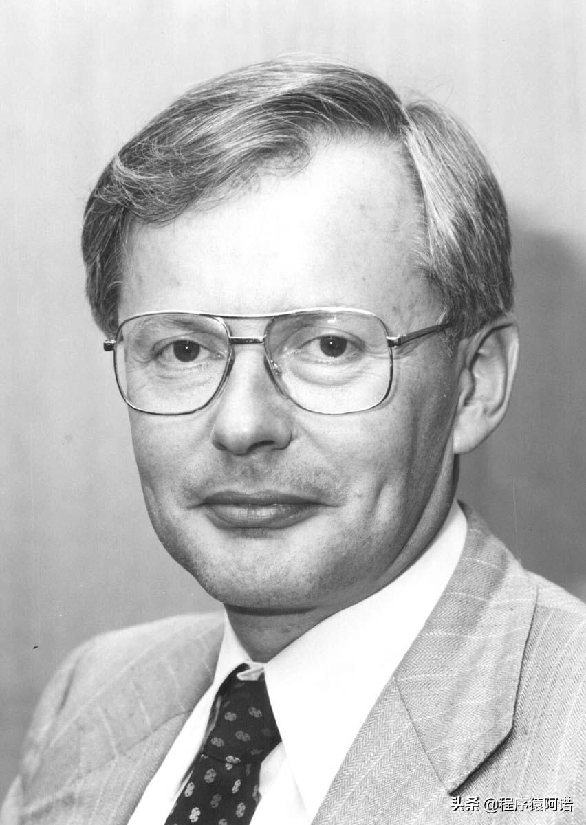 ASMl光刻机如何成长为行业霸主,asml和光刻巨头