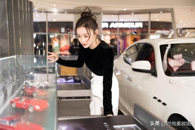 袁姗姗丝绒,袁姗姗一袭黑色丝绒连衣裙