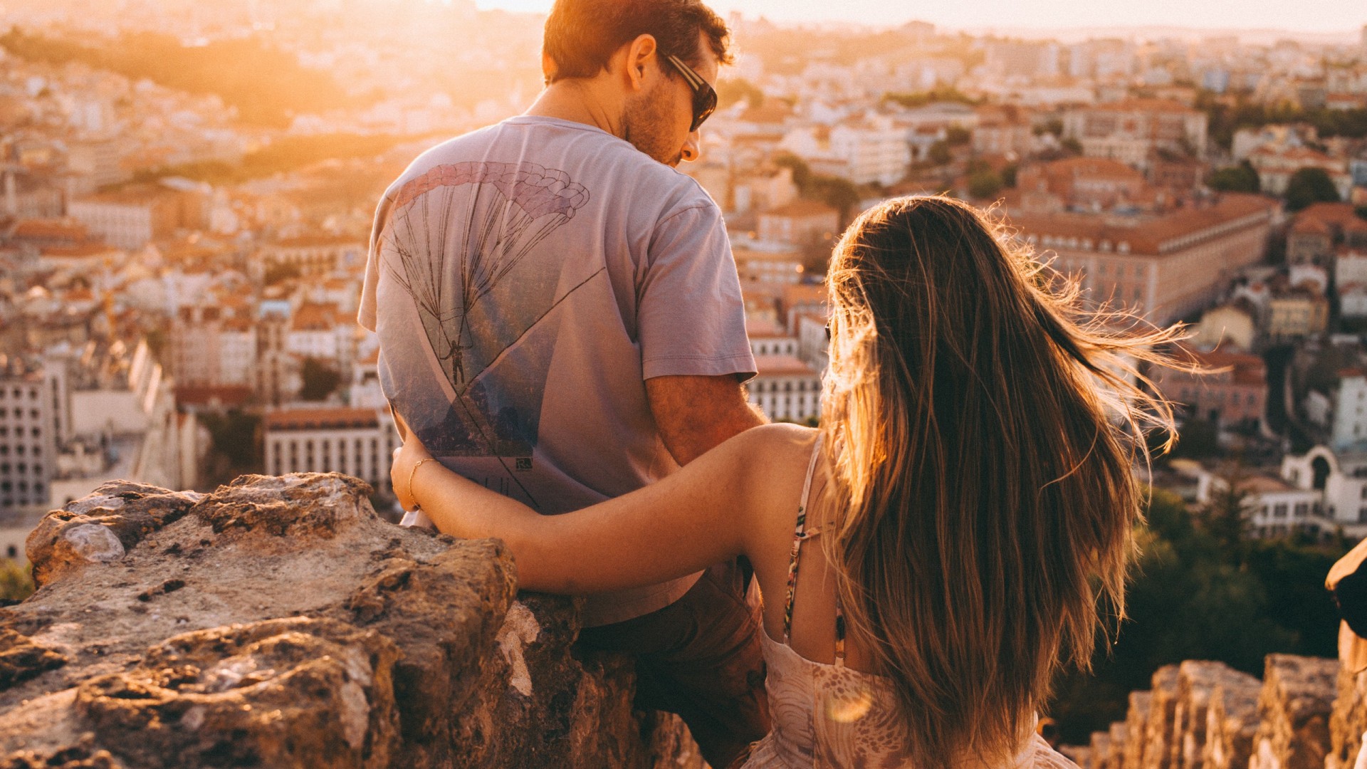 和情侣聊天的100个有趣话题,8个容易聊出感情的暧昧话题