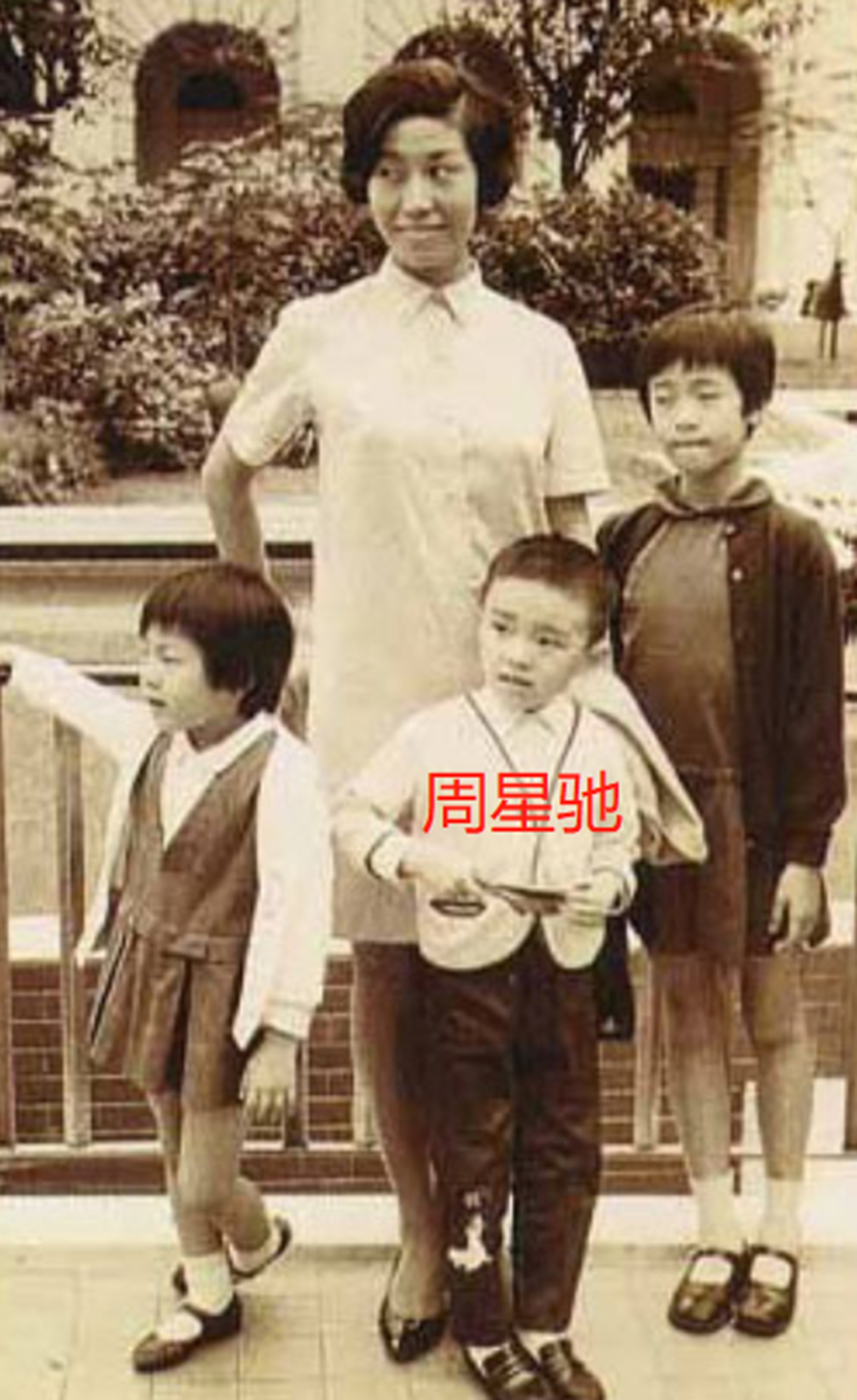 周星驰和邓超美人鱼,周星驰美人鱼和大家合影