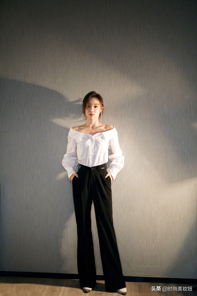 袁姗姗丝绒,袁姗姗一袭黑色丝绒连衣裙