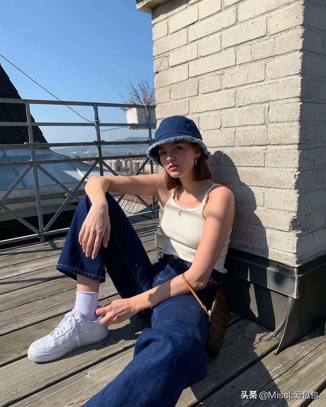 有哪些手袋既经典又时髦呢,时髦氛围感的必备单品迷你手袋