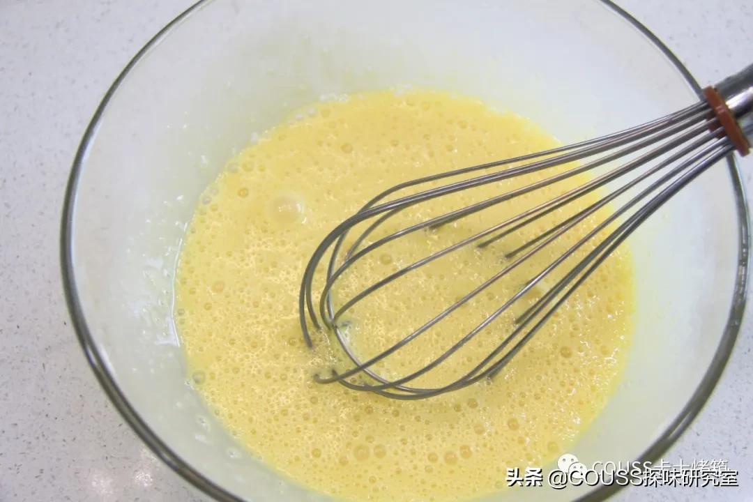 让密集恐惧症集体绕道的蜂巢蛋糕