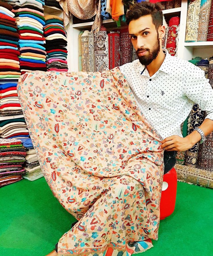 代购奢侈品的骗局是真的吗,尼泊尔的莫桑钻值得买吗