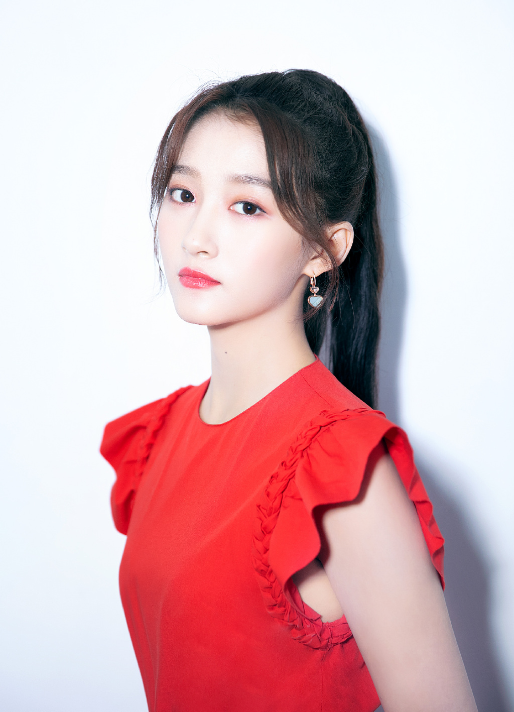 关晓彤为遮腿穿了鹿晗衣服,关晓彤的魅力如何俘获鹿晗