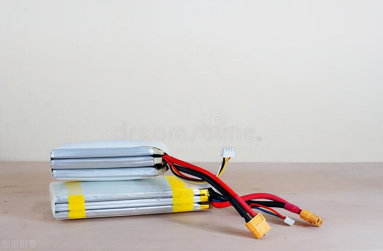 大疆精灵3电池饿死怎么激活,电池饿死了怎么重新激活