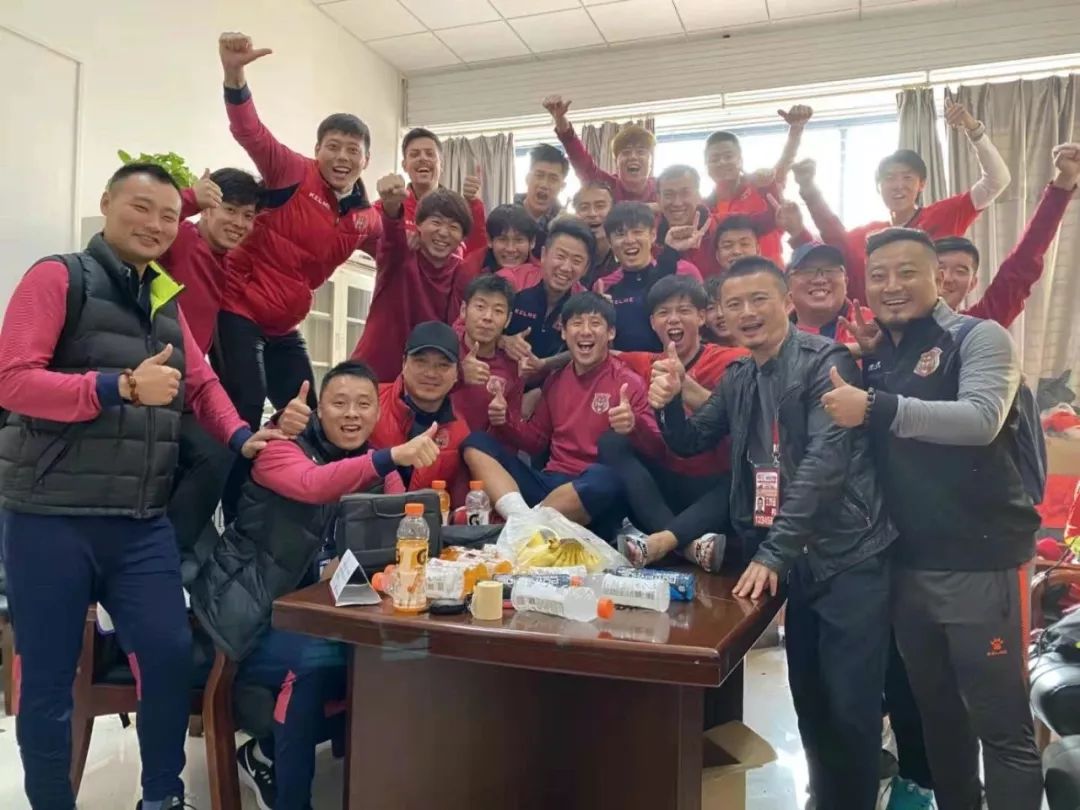 冲上中乙，是上海这家业余足球俱乐部成立十周年的最好礼物