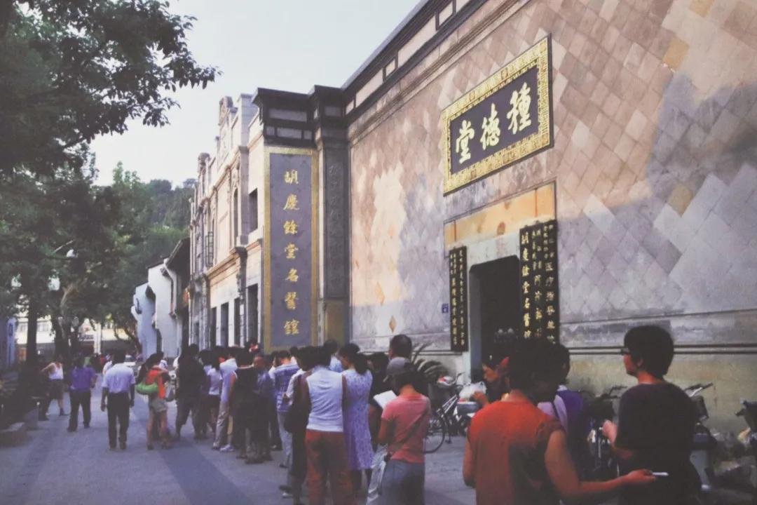 南宋御街商业管理公司,南宋御街与河坊街是一个地方吗