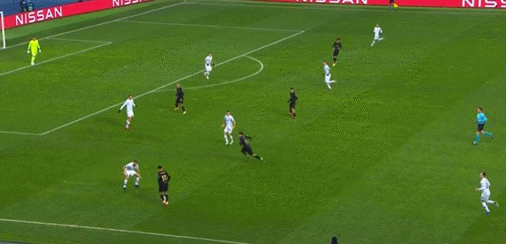 巴萨惊天逆转载入欧冠史册,巴萨横扫五大联赛夺下欧冠晋级图