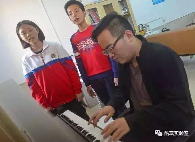 从逃学被嫌弃到和周杰伦演出,所有的“坏孩子”都缺一个好老师