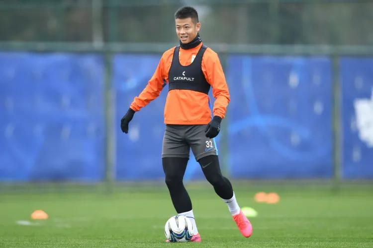 曝泰山队最新引援消息,泰山队引援27岁神锋