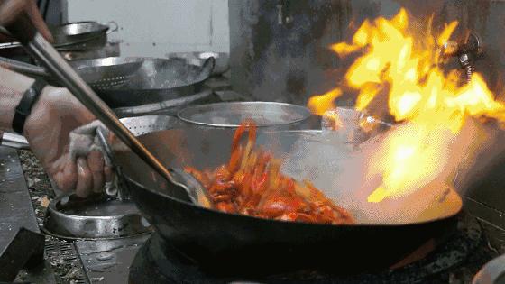 所有的不粘锅和大部分的铁锅,真正的无涂层不粘锅还是古老铁锅