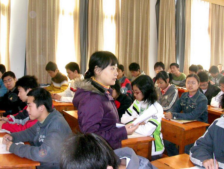 小e进高中第十五期视频,小e进高中最新视频