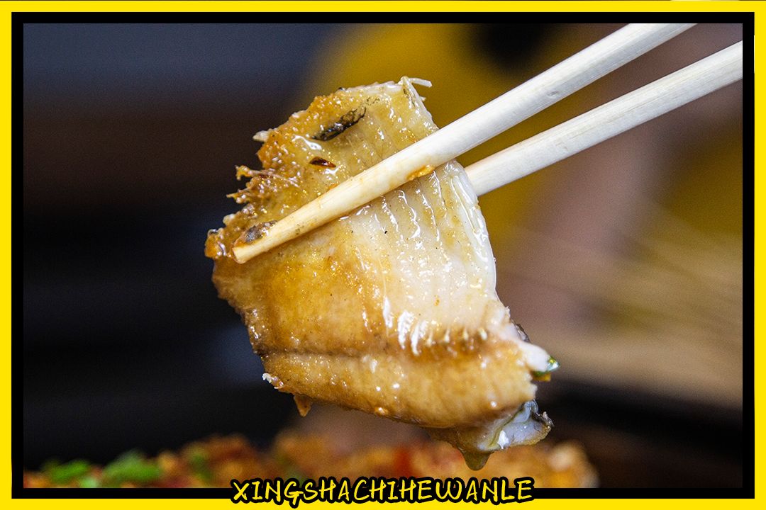 人生一串,烟火江湖!这家铁板烧烤店用串串翻起儿时回忆