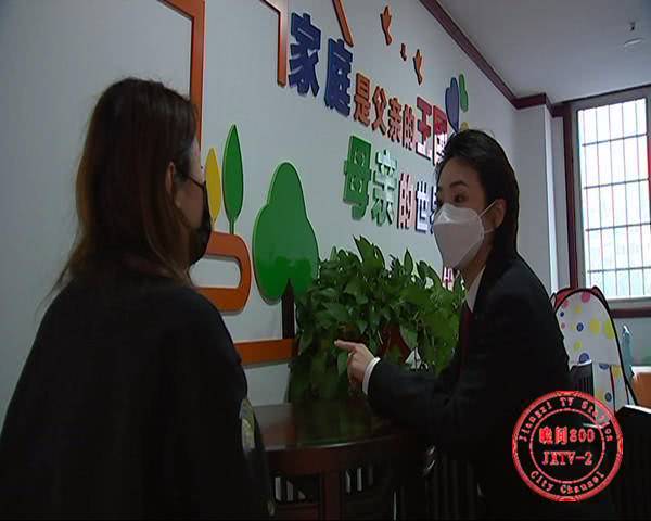 丈夫4次暴打妻子致离婚,丈夫出轨恼羞成怒当场家暴