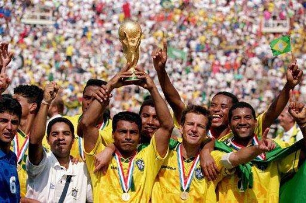 1994世界杯巴乔射失点球,1994年世界杯决赛巴乔背影