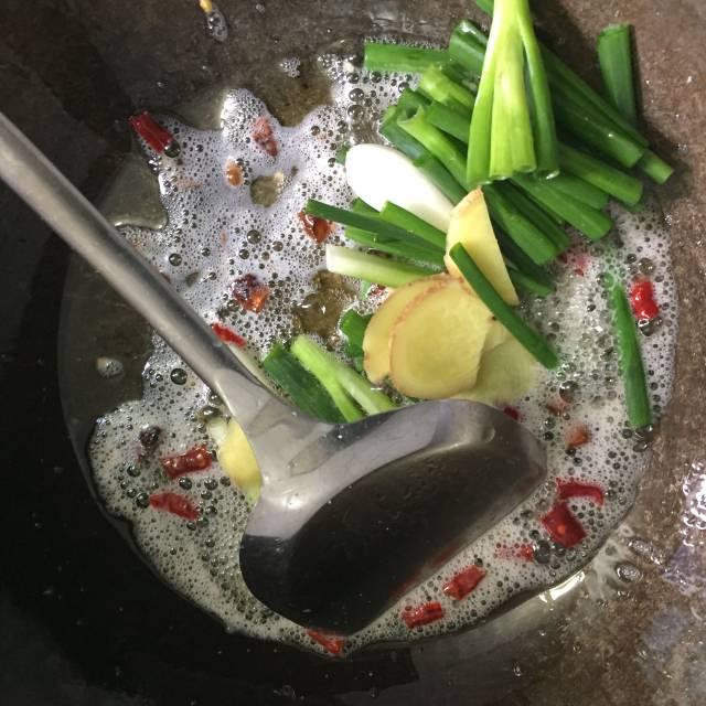 辣炒鸡肉家常做法,鸡肉不辣怎么炒才好吃