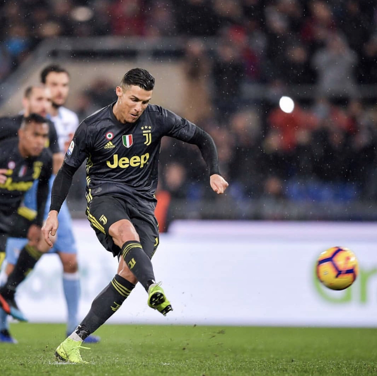 c罗对嘲讽和质疑最好的还击,c罗从不妥协