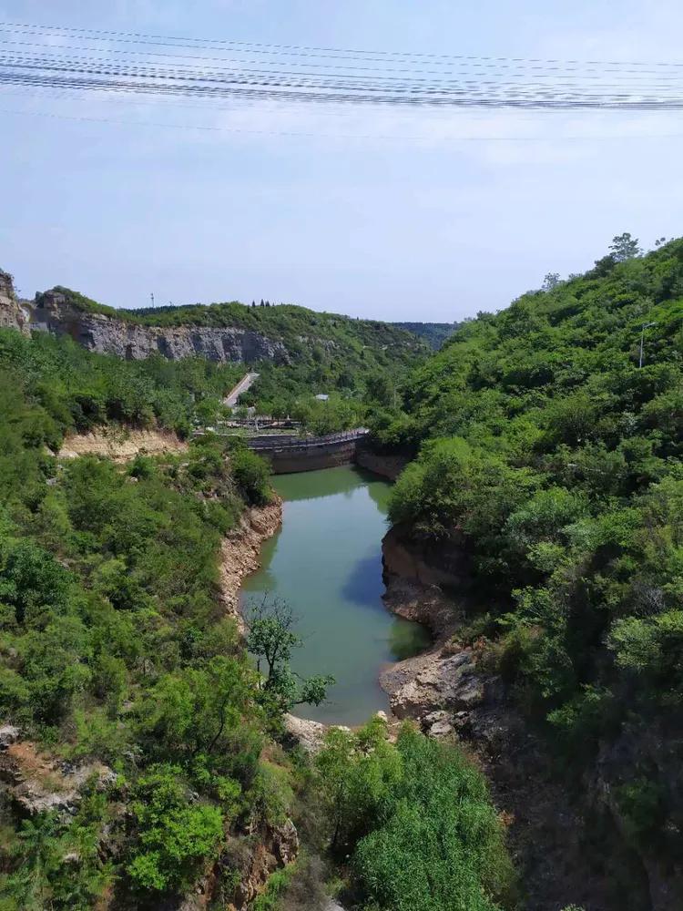 坚定信心同舟共济实现民族复兴,坚定信心共克时艰战贫战疫必胜