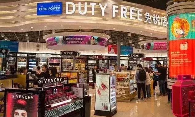 贵的离谱!机场免税店这些商品不比商场便宜?专家建议...