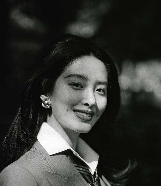 杨采钰惊艳法式穿搭,杨采钰气质温婉百变穿搭值得借鉴