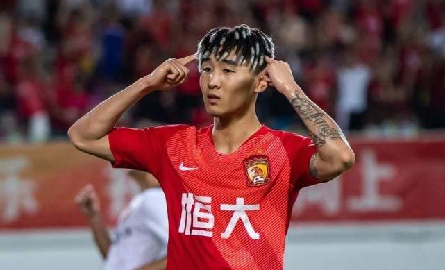 恒大发型,脏脏辫韦世豪实况足球