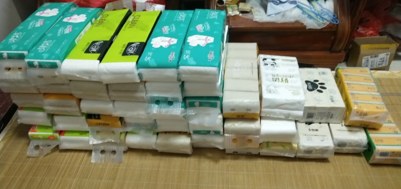 网上很火的纸巾摆摊到底怎样，小强哥带大家一探究竟