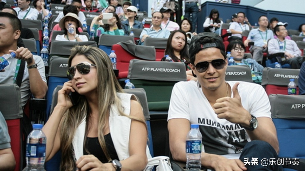 夺冠后跪下痛哭,夺冠后跪地痛哭