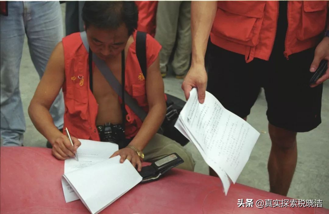 二十个男人和一条江（附：每个队员大头照）