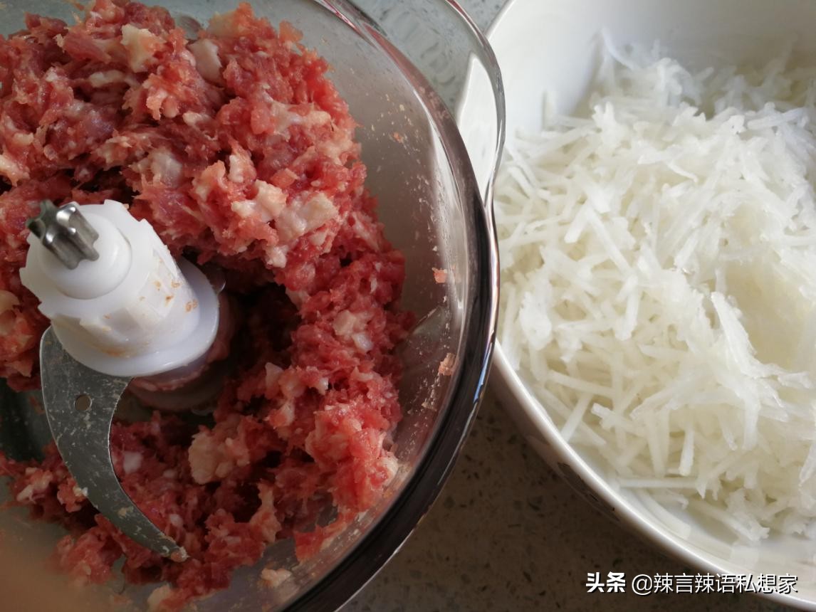 辣萝卜怎么包包子好吃,萝卜馅饺子怎么去除萝卜的味道