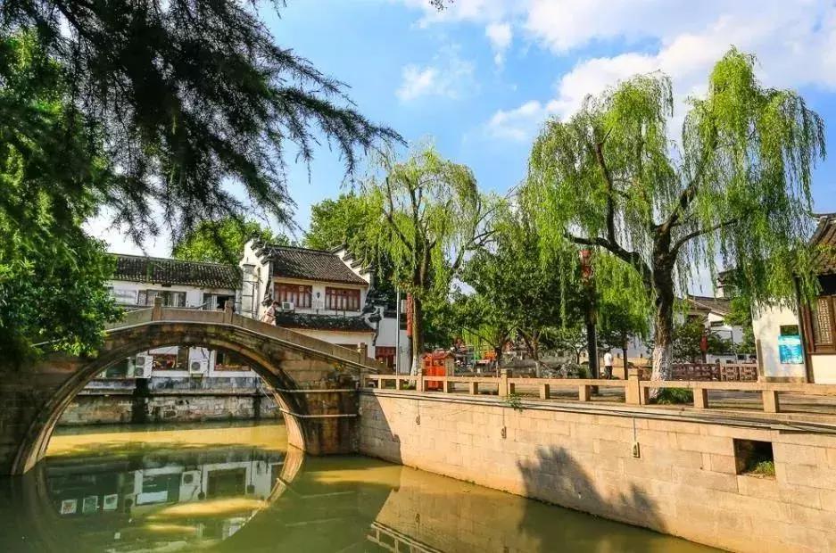 繁华喧闹的老街,繁华古镇老街