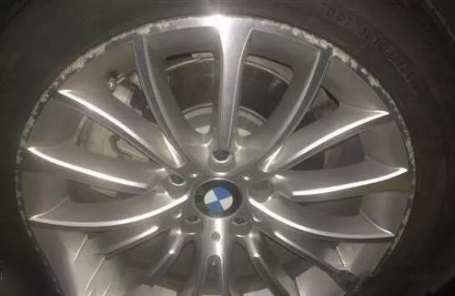 轮毂氧化导致轮胎漏气怎么办,汽车轮毂内部氧化怎么处理