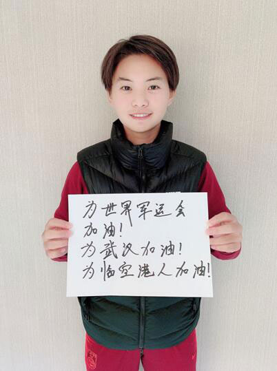足球运动员王霜签名,女足亚洲杯王霜讲话