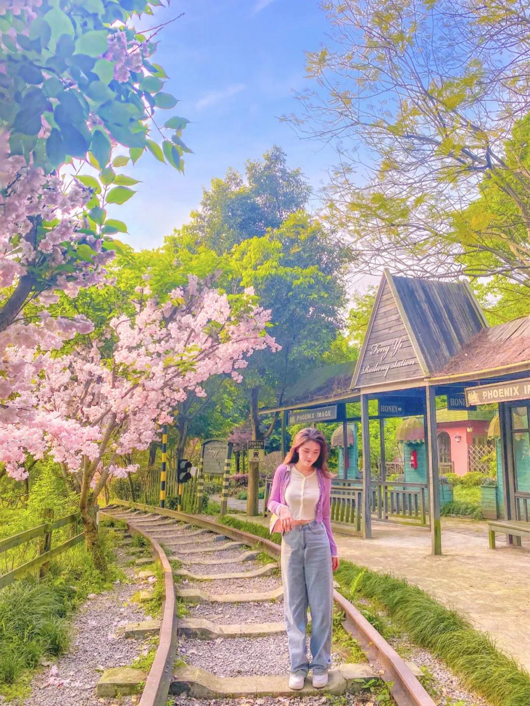 小法国旅游打卡好去处,重庆小法国