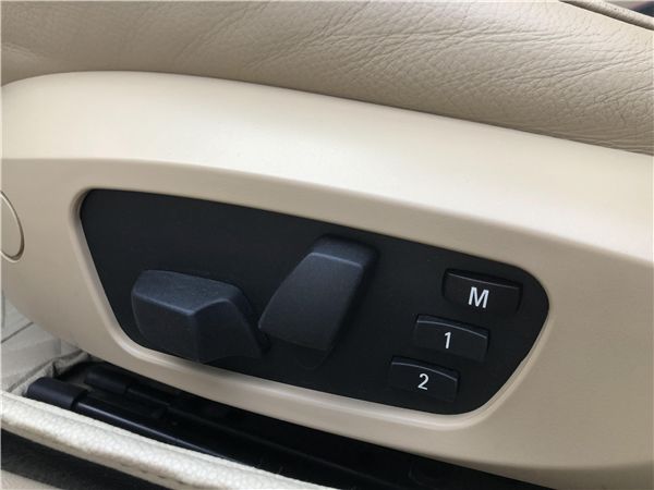 09年的宝马320i,老款宝马320i