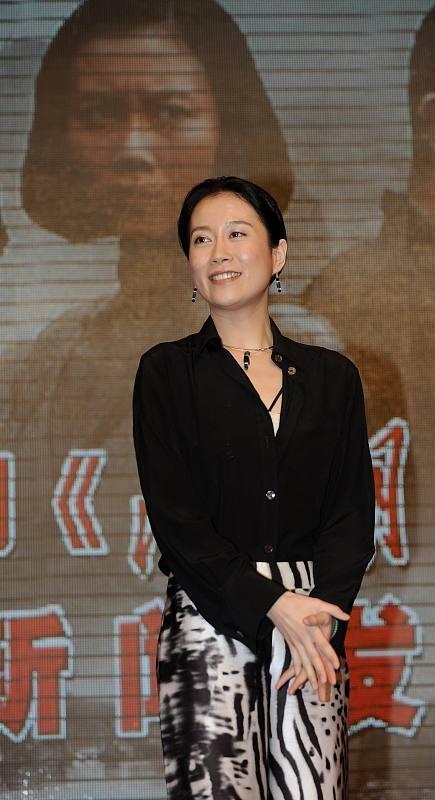 温峥嵘高贵的气质,温峥嵘穿气质登场