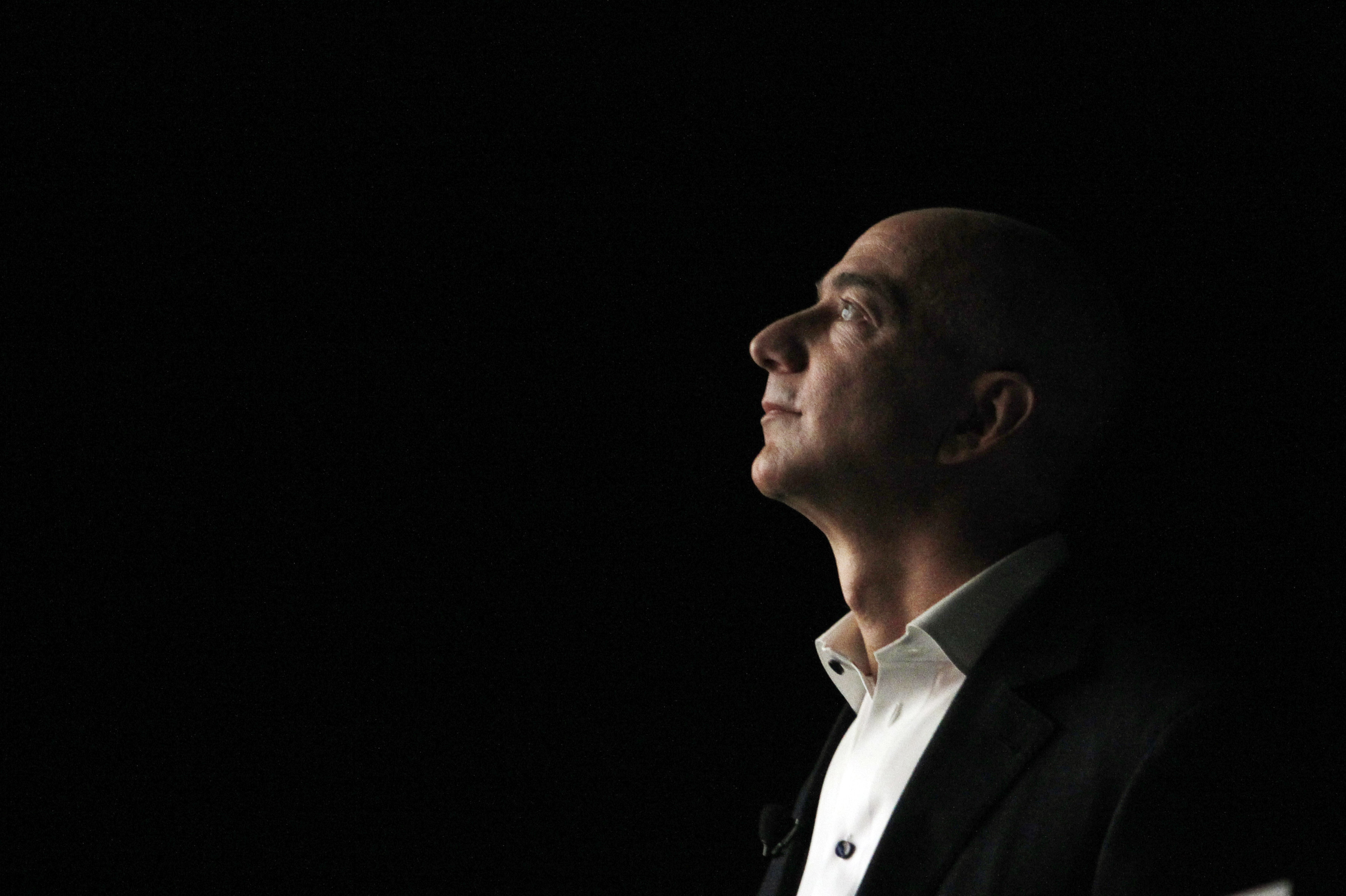 这个美国人身价达1万亿，在这个行业拿下中国第一，今被马云击败