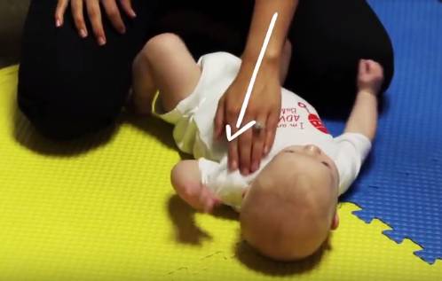 宝宝斜颈可以使用什么物理疗法,纠正宝宝斜颈最好的办法