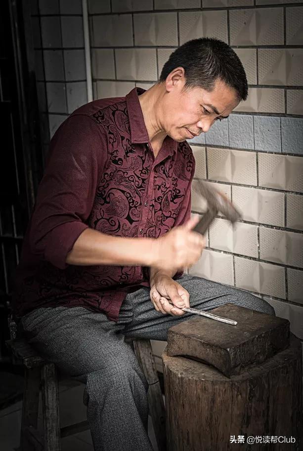 安顺风物|用一锤一凿守护一门手艺：安顺九龙屯的“银匠世家”