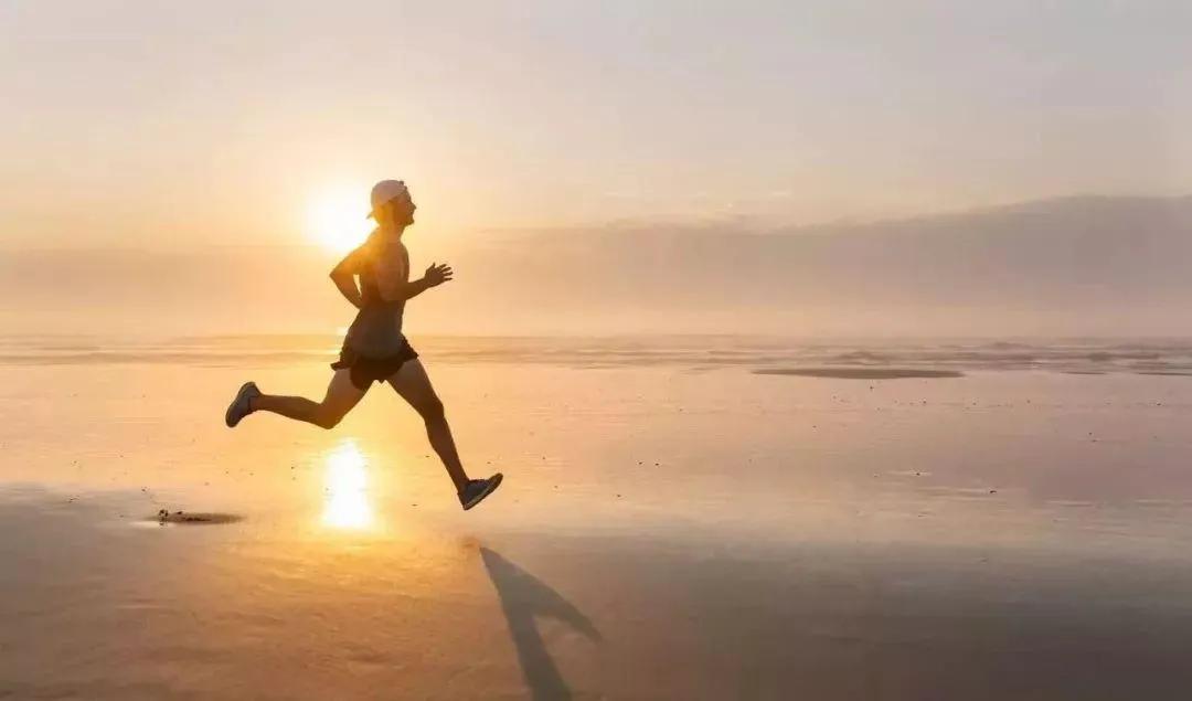 19岁男孩游泳后住进icu什么原因,15岁男孩做蛙跳腿疼怎么办