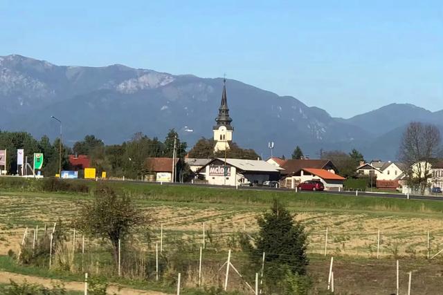 巴尔干半岛和阿尔巴尼亚,伯罗奔尼撒半岛和巴尔干半岛