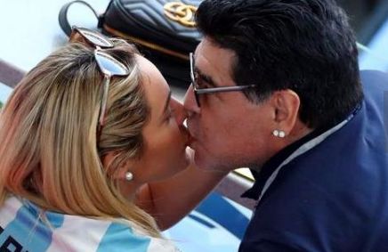 一代球王完整版,一代球王成功隐退