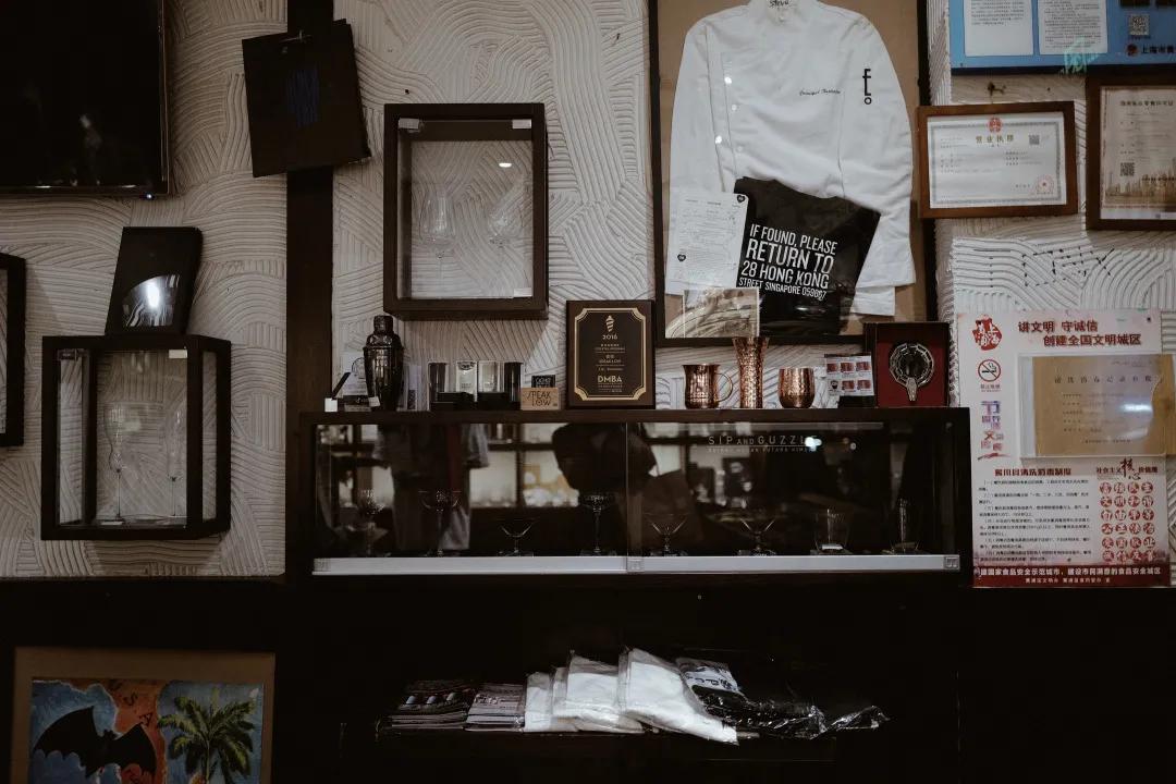 在上海的天花板酒吧“闯关”,喝到第五杯我悟了