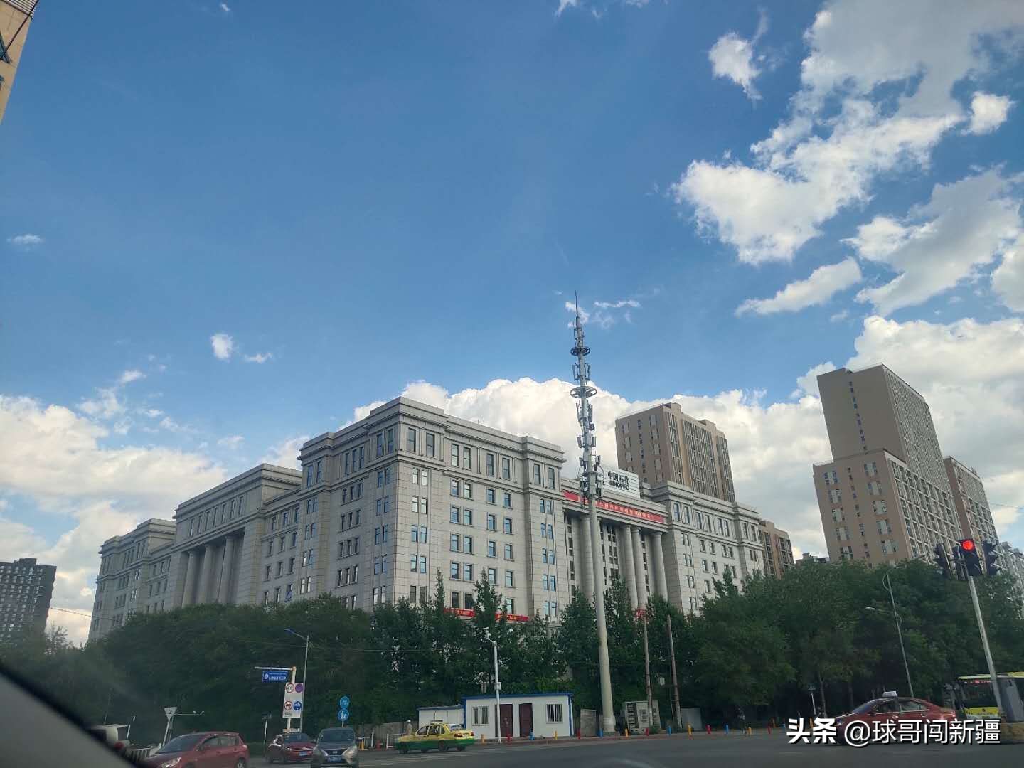 北京市中心永远在*安门天**，乌鲁木齐市中心为何不断北移，原因分析